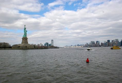 Freiheitsstatue und Lower Manhattan