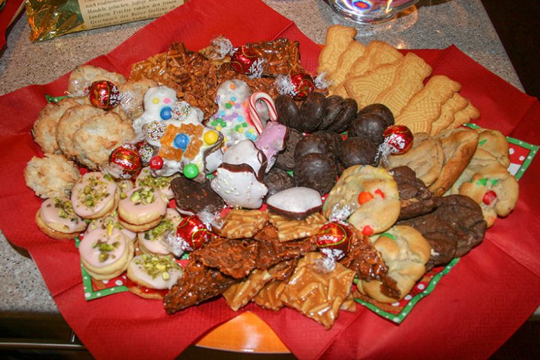 Weihnachtskaffee mit deutschen Plätzchen