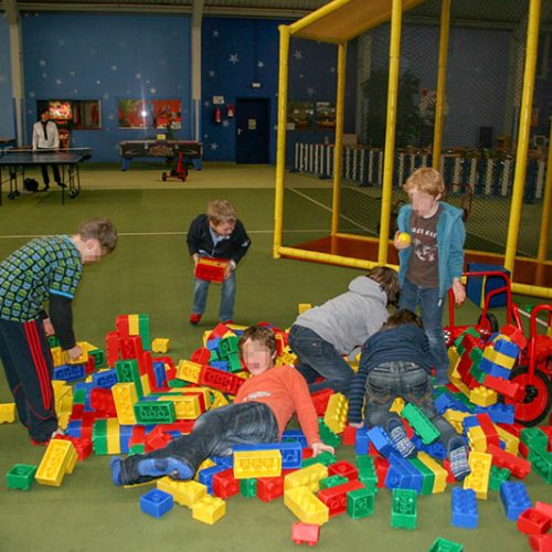 Nochmal zusammen spielen im Indoor-Spielplatz